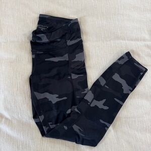 Athleta Camo Leggings - Black and Gray Sz XS